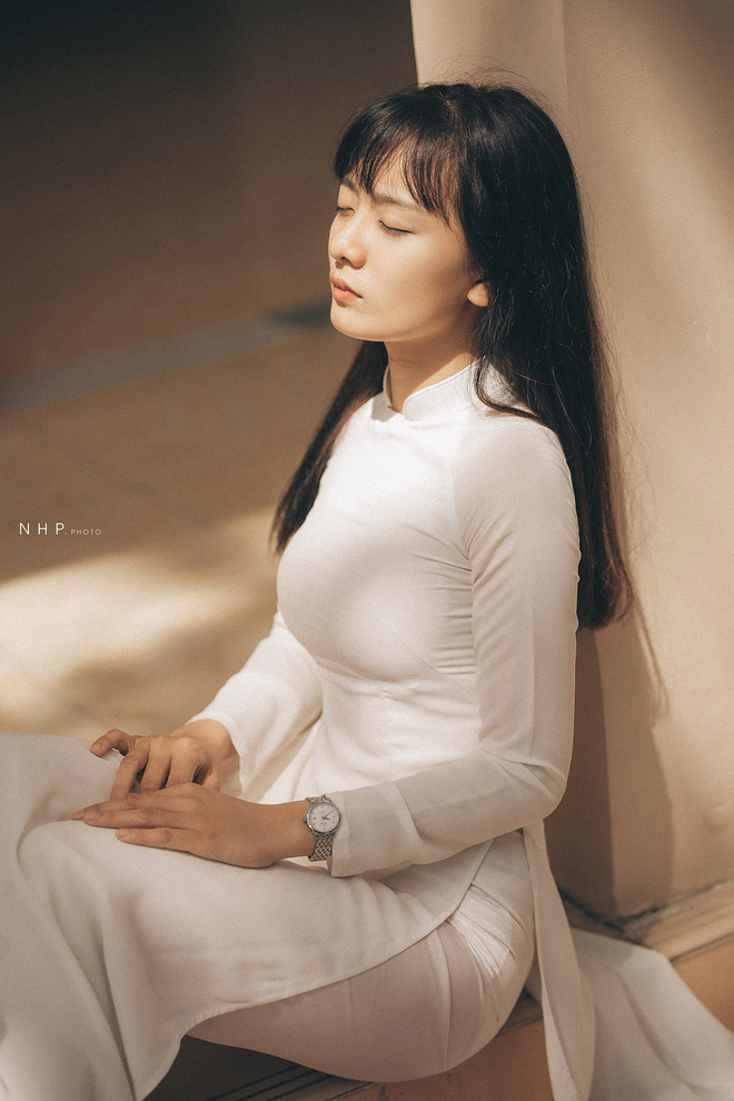 Cặp chị em sinh đôi Vũng Tàu sở hữu đôi mắt đẹp hút hồn trong loạt ảnh chia tay trường cấp 3